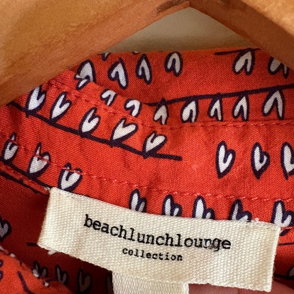 Beach Lunch Lounge hearts on wire 100%rayon button down shirt. Women’s Med. EUC! - Picture 12 of 12